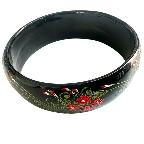Hand-Painted Floral Lacquer Wood Bangle Bracelet - Picture 6 of 7